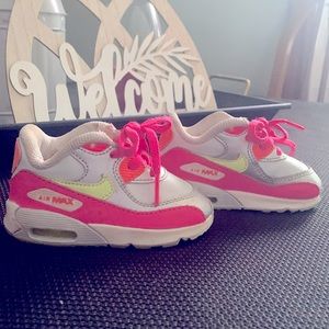 Nike air max infant shoes size is 5c 11cm they haven’t been worn/good shape